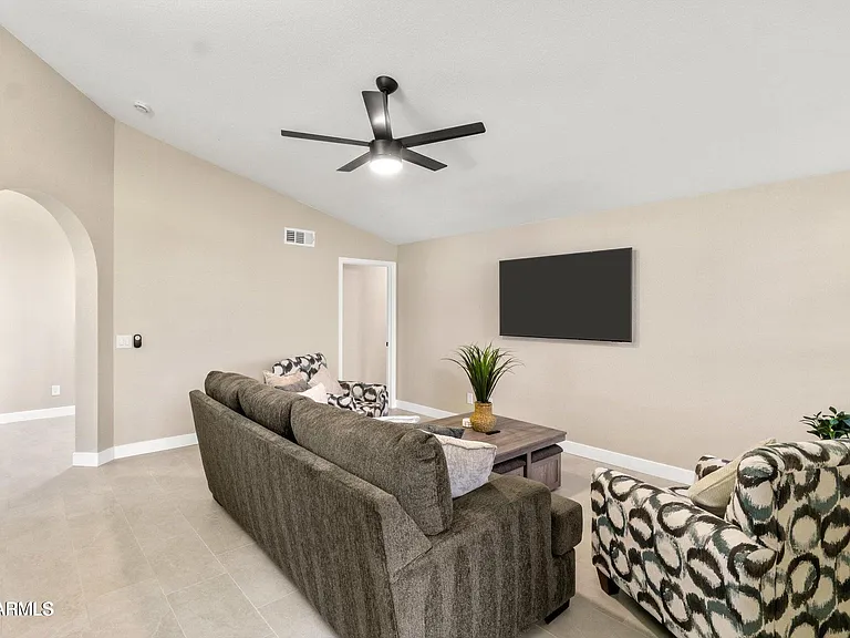 2735 N Diego Cir — Photo 14