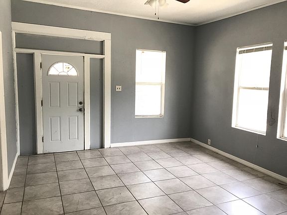 2nd image of 3023 Sanchez St