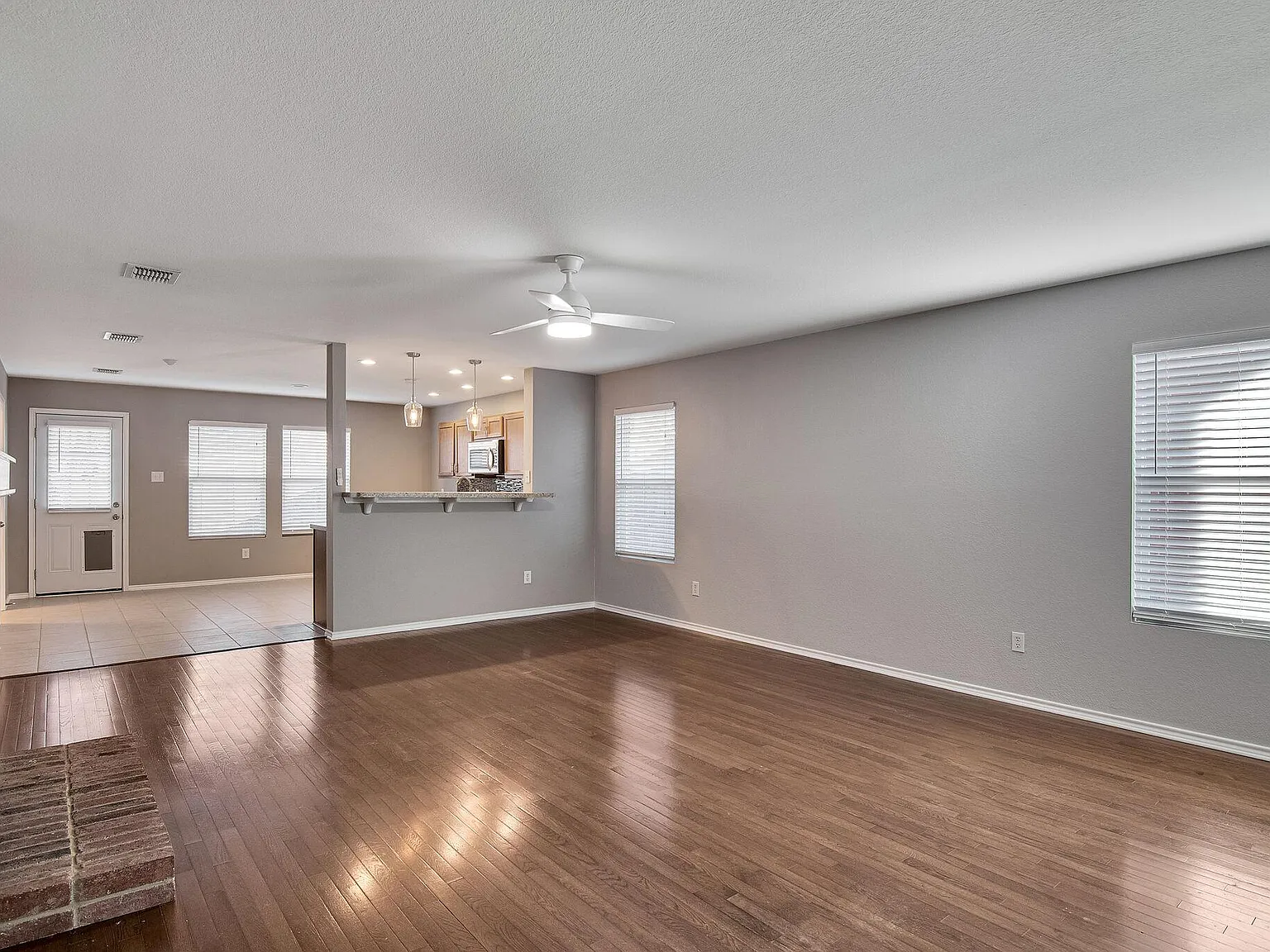 3 bed, 1647 sqft, $2,095 — Photo 2