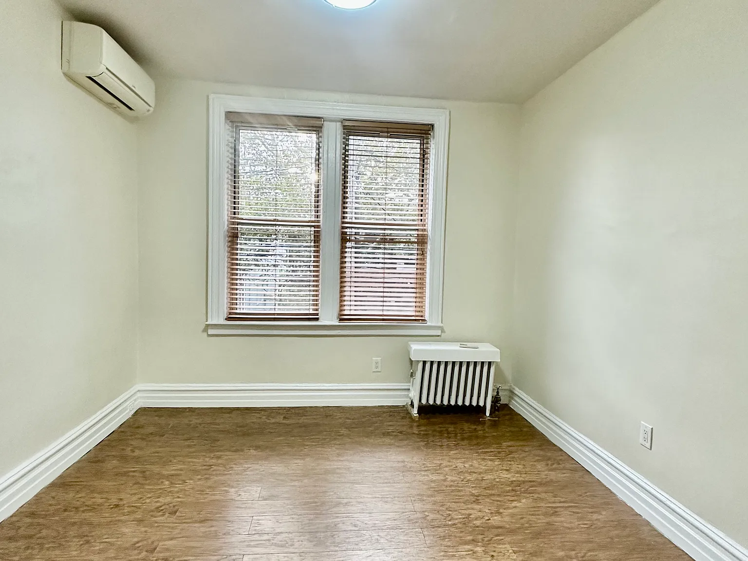 3 bed, 1000 sqft, $2,900 — Photo 2