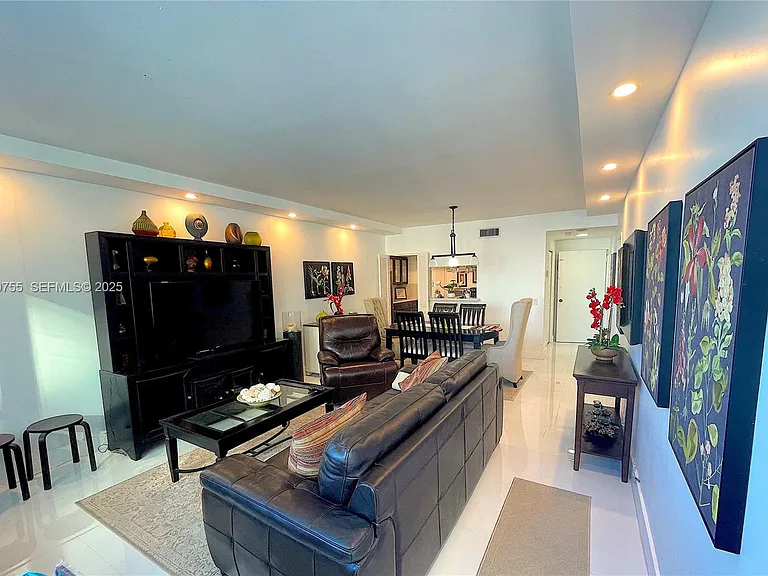 3505 S Ocean Dr #1111 — Photo 3