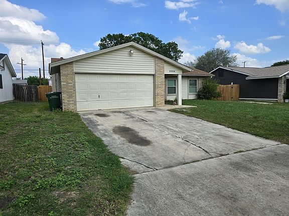 3rd image of 1034 Cloverbrook St