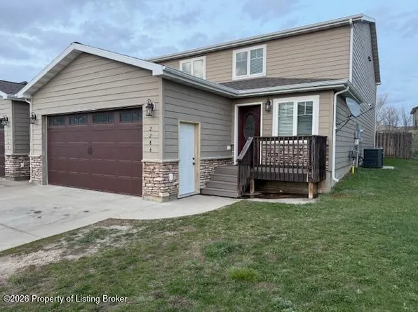 2286 Prairie Oak Dr, Dickinson, ND 58601