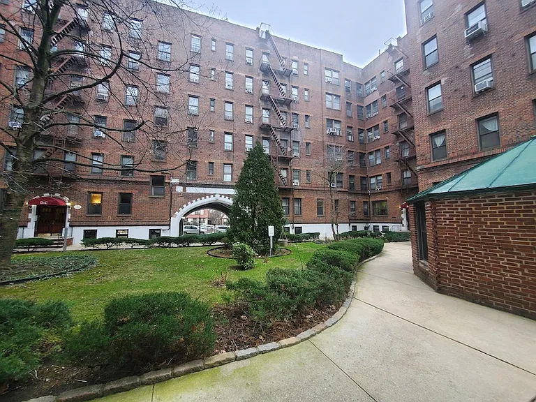 117-14 Union Tpke #FD6 — Photo 1