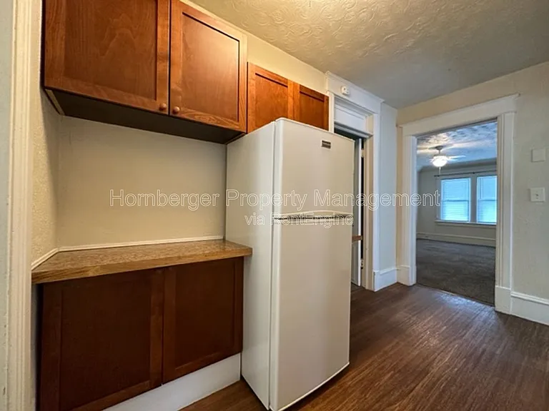 904 W Spofford Ave #B — Photo 3