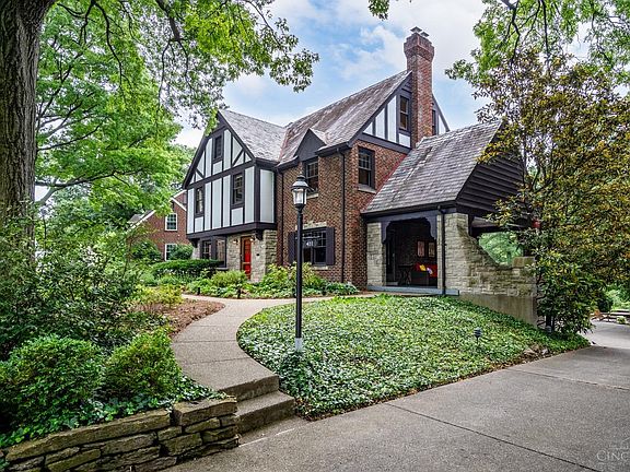 2nd image of 411 W Cliff Ln