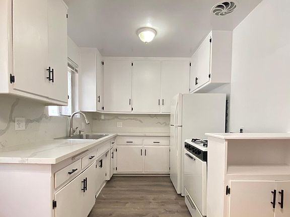 3rd image of 1338 N Vista St #14