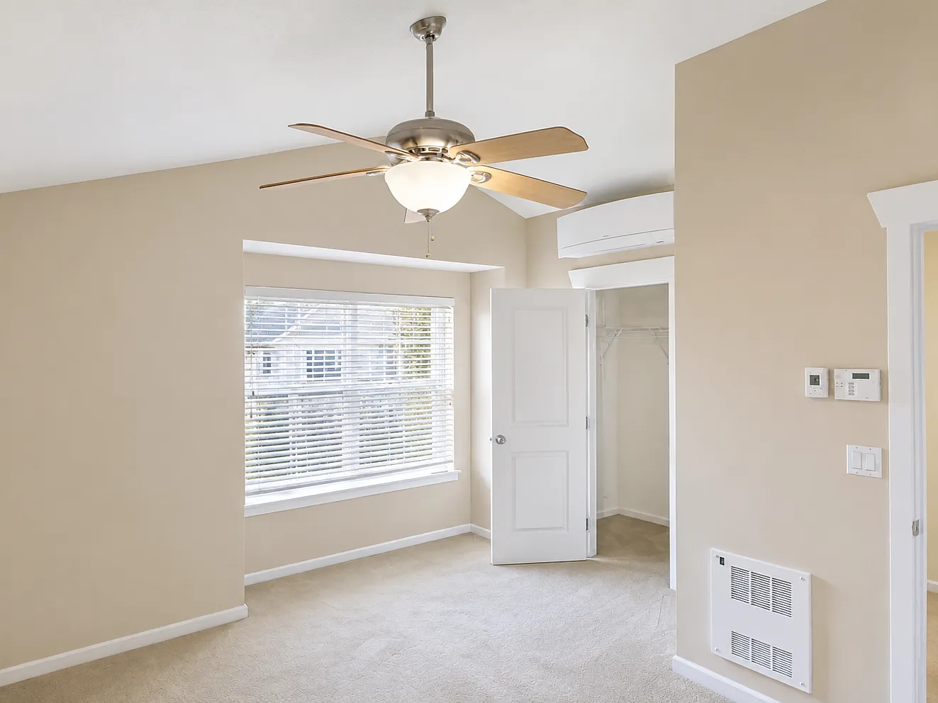 3 bed, 2.5 bath, 1280 sqft, $3,600 — Photo 4