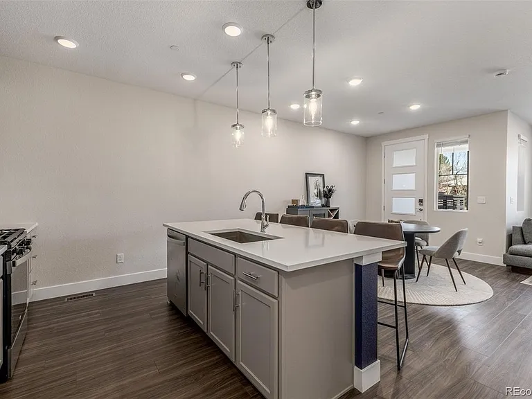 2563 W 69th Pl — Photo 11