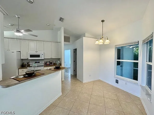 910 SW 3rd Ave — Photo 12