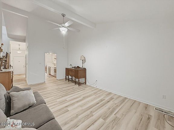 4th image of 657 Hiddenwood Ct