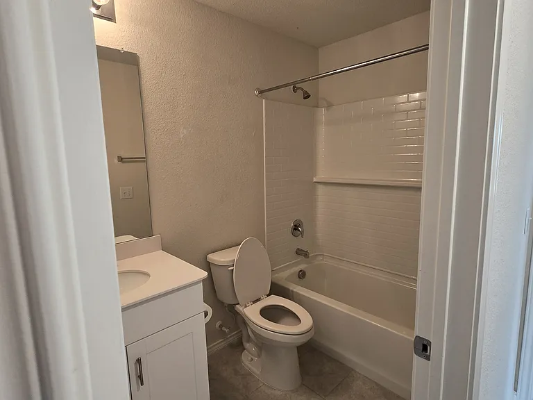 1121 Waggoner Dr — Photo 16