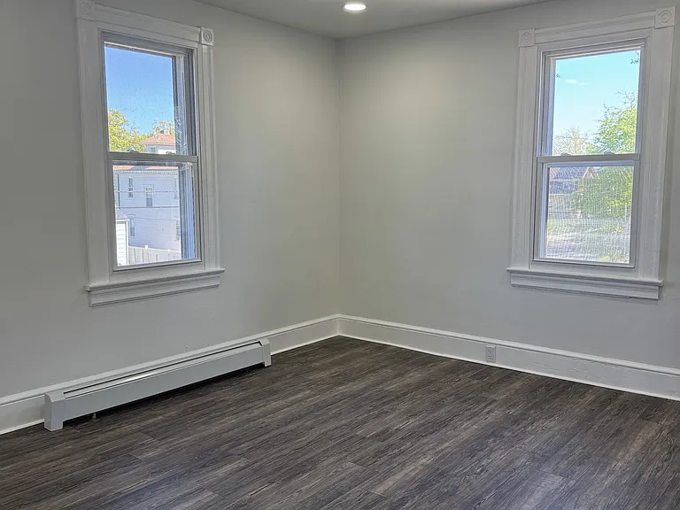 517 Bentley Ave — Photo 17