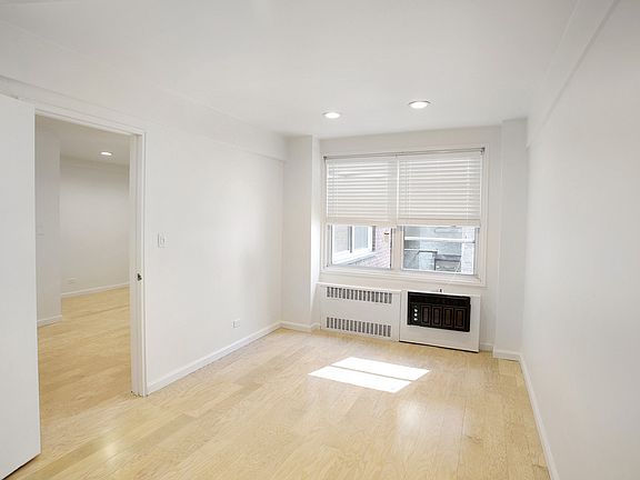 5th image of 141 E 55th St APT 8G