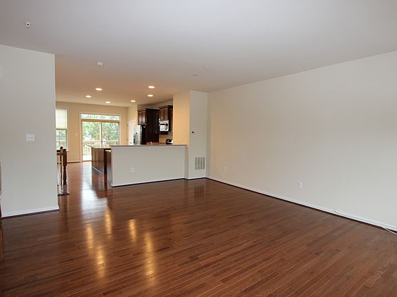 3rd image of 325 Hersden Ln