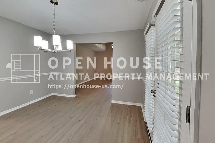 4015 Sharon Woods Dr — Photo 8
