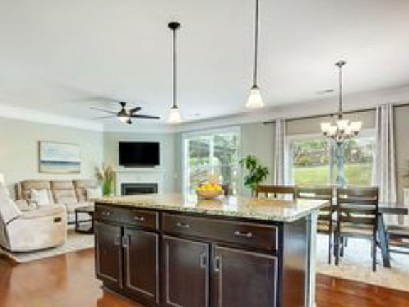 5th image of 1476 Overlea Pl NW