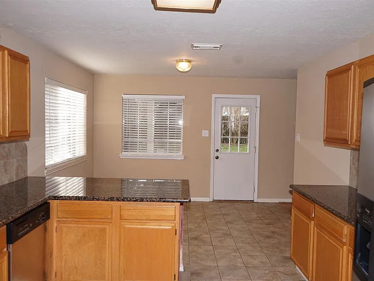 18807 Timbers Dr — Photo 7
