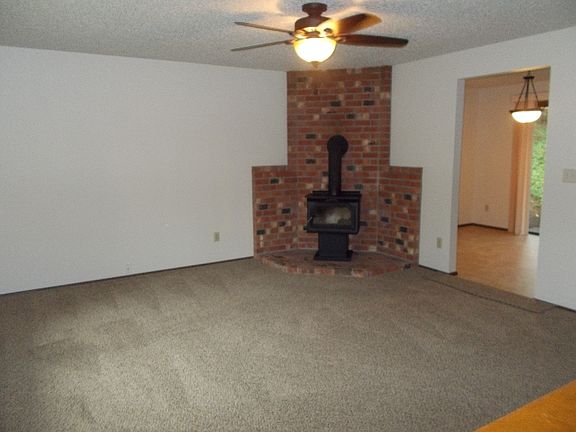 2841 Living Rm 002_12312012