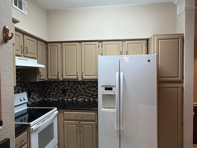 Well-designed kitchen perfect for everyday cooking.