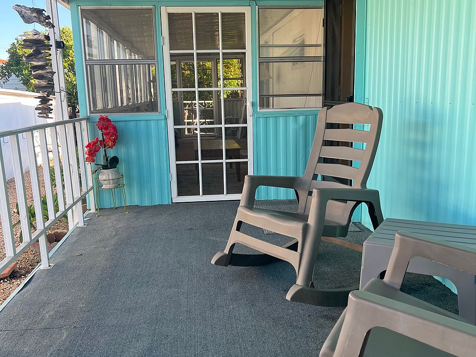 Front deck for relaxing