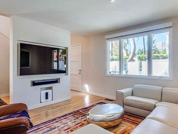 3rd image of 8960 Lloyd Pl