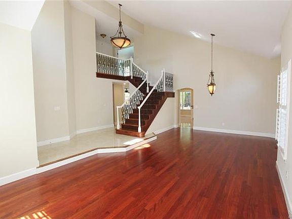 4th image of 5052 Deerwood Dr