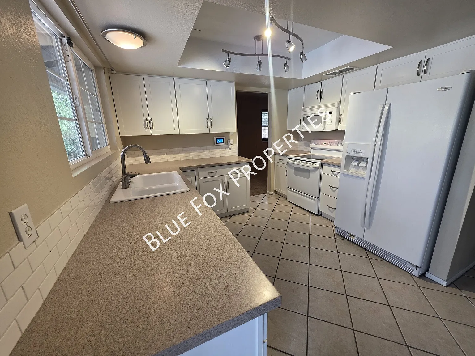 This home won't last long! Amazing backyard with a sparkling pool, views and more! — Photo 2