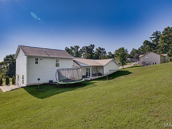 2nd image of 363 Moss Ln