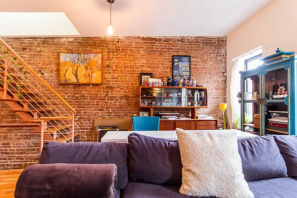 Rented by Twyford Real Estate | media 17