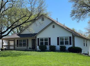 906 N Desoto Rd, Lansing, KS 66043