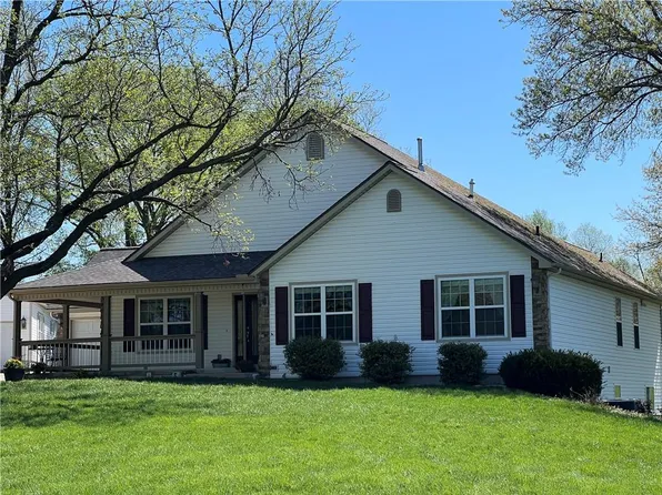 906 N Desoto Rd, Lansing, KS 66043