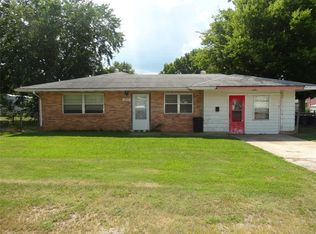 524 S Oak St, Nowata, OK 74048