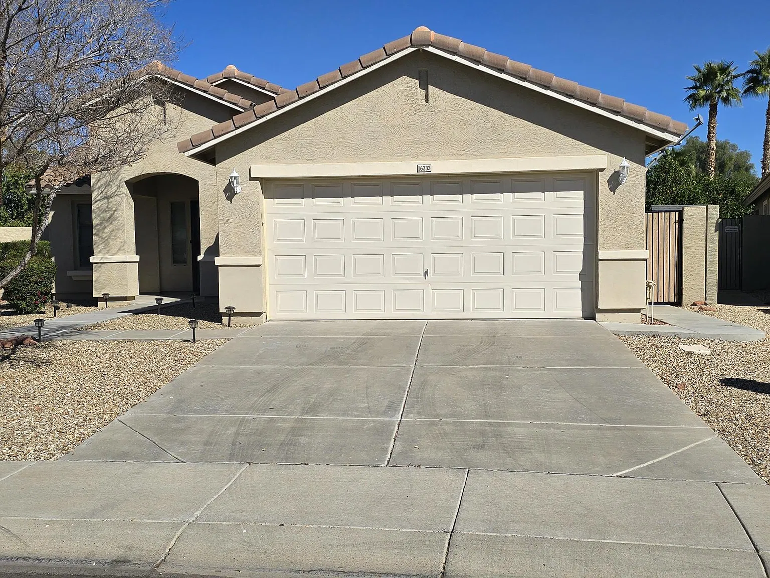 3 bed, 2.0 bath, 1864 sqft, $2,300 — Photo 1