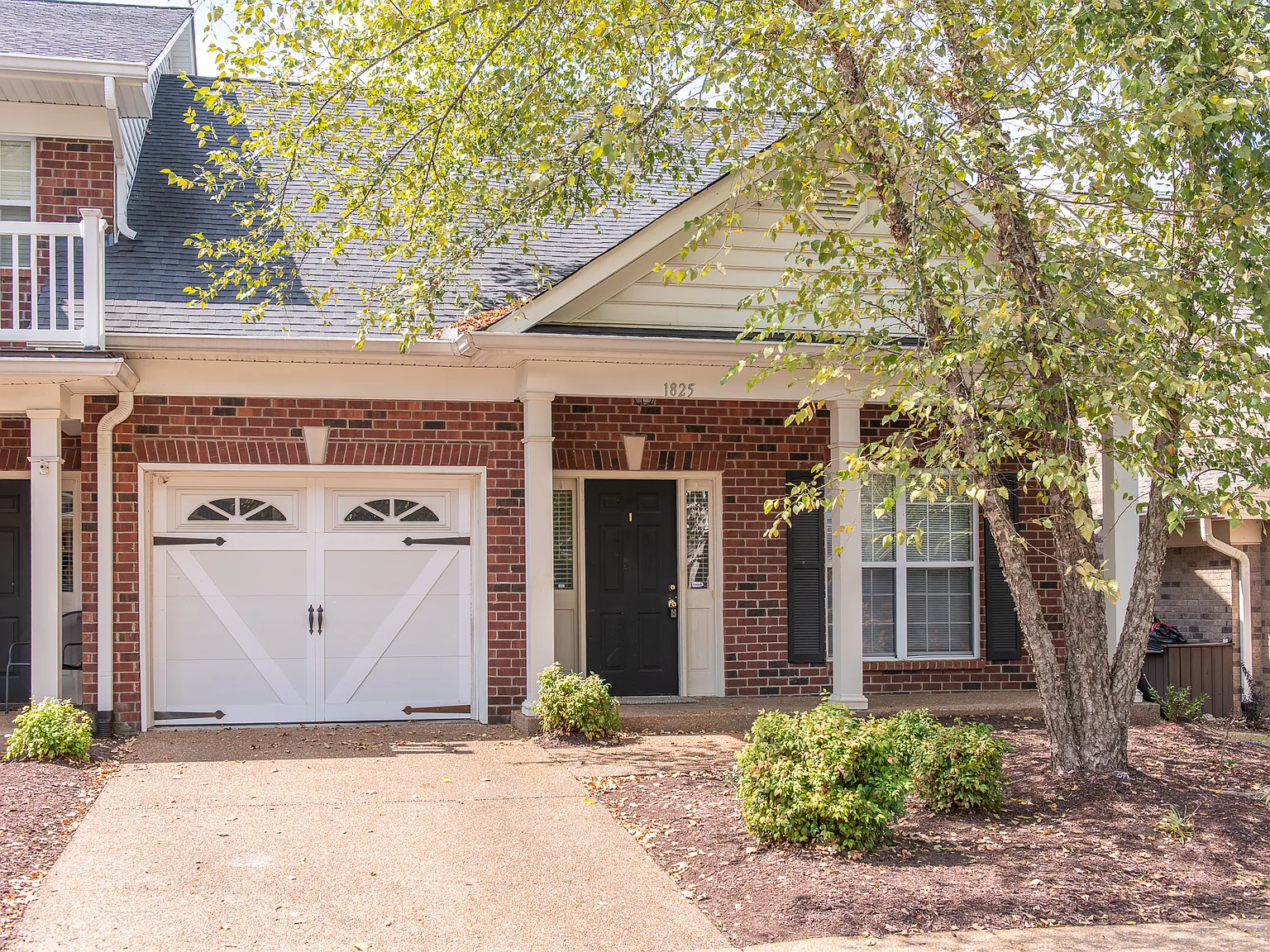 3 bed, 2.5 bath, 1681 sqft, $2,350 — Photo 1