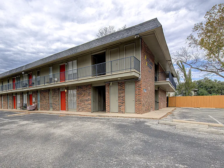 7000 Guadalupe St — Photo 9
