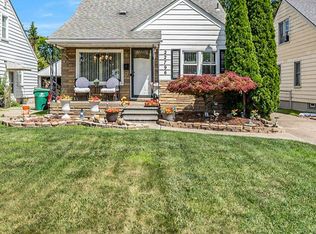 22796 Roxana Ave, Eastpointe, MI 48021