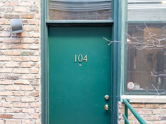 3rd image of 1737 N Paulina St APT 104