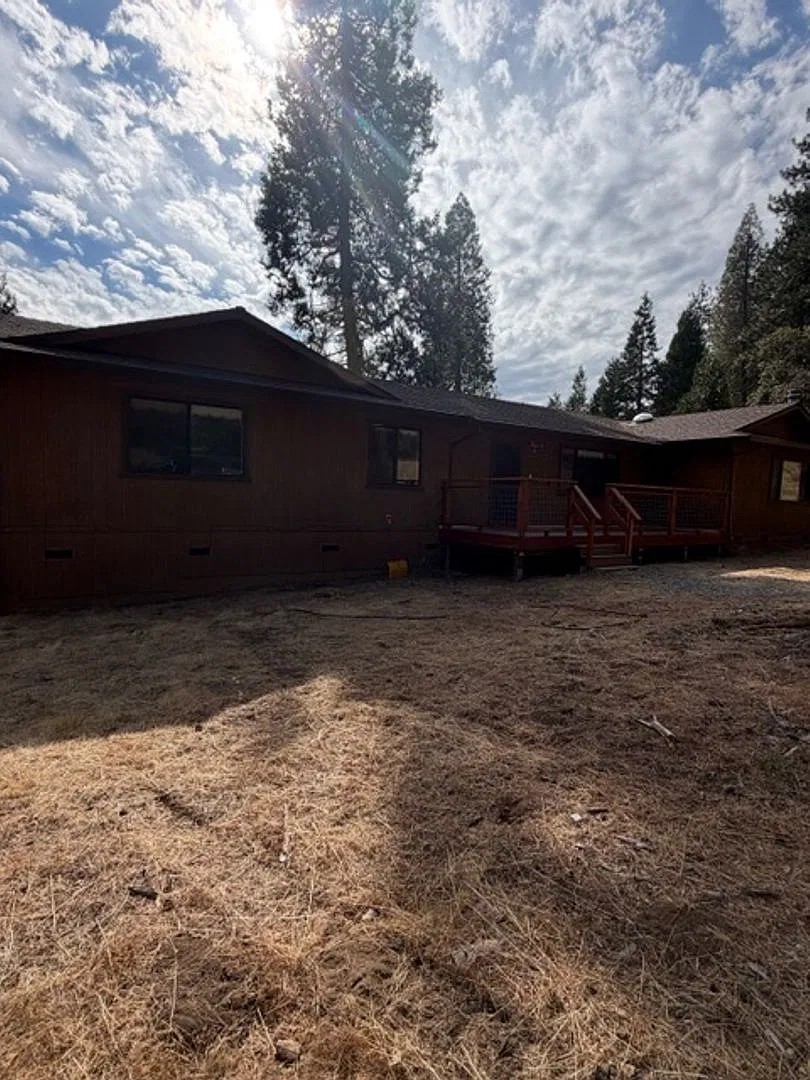 Large Pioneer Home — Photo 1