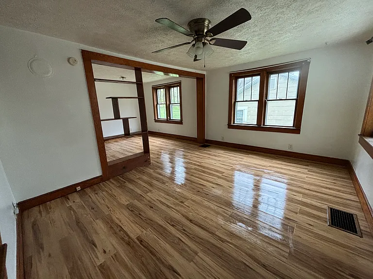 10217 Cumberland Rd — Photo 4