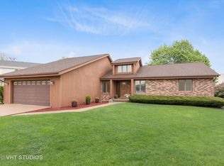 1421 W Russell Ct, Arlington Heights, IL 60005