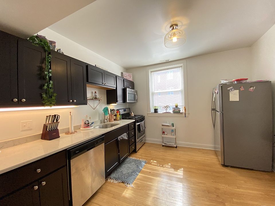 1st image of 4435-37 W Gunnison St #1E