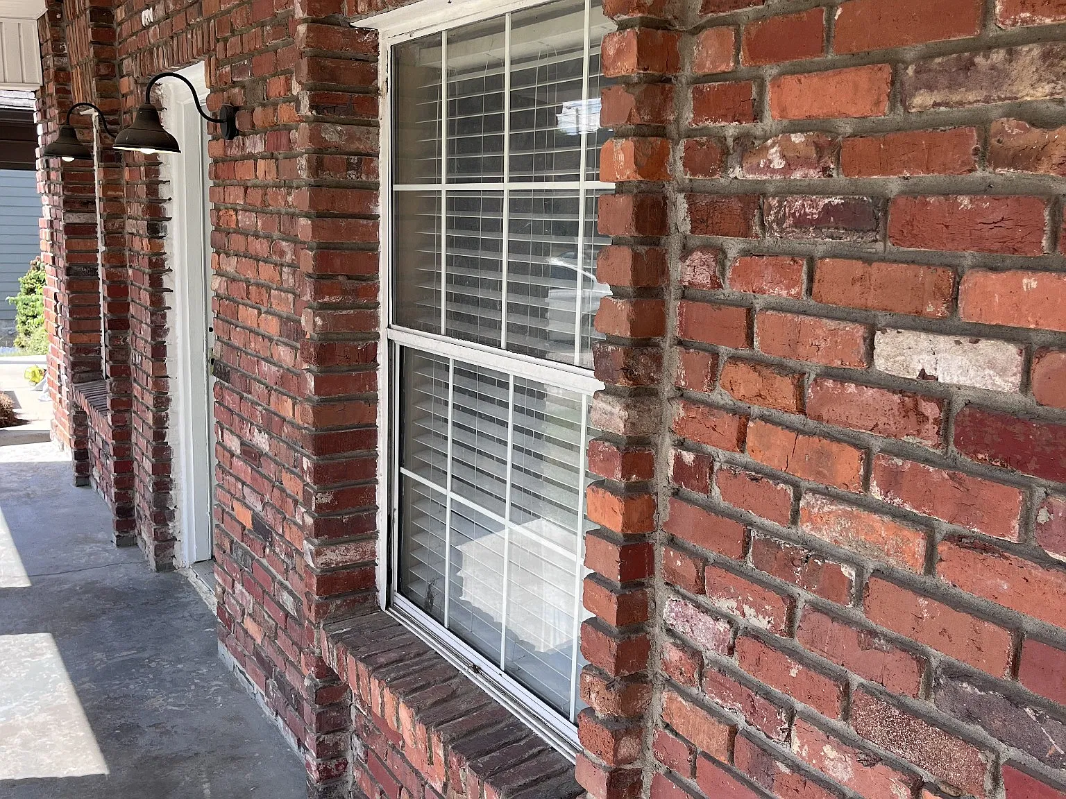 1720 Knowles St — Photo 2