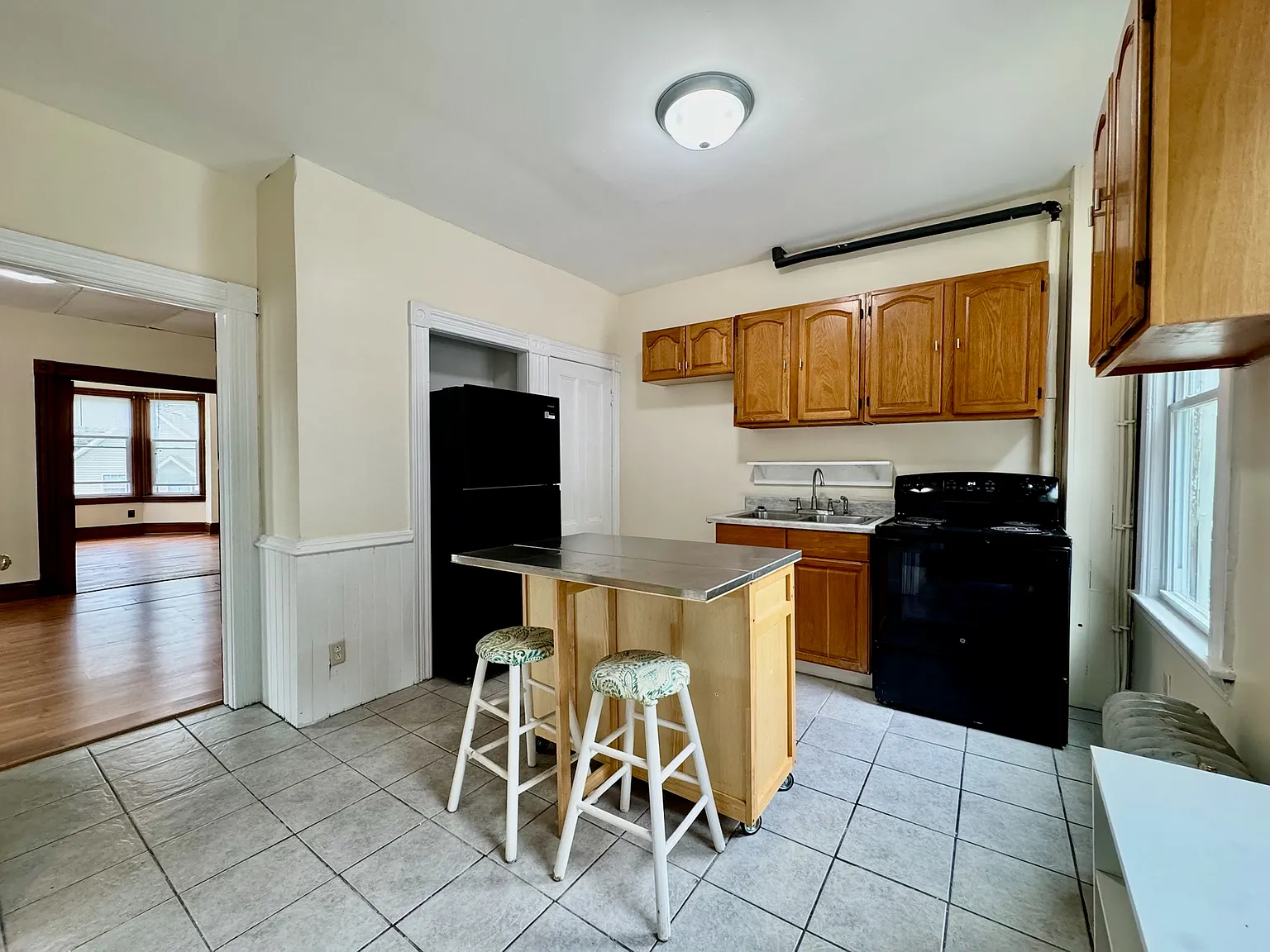 5 bed, 1750 sqft, $2,500 — Photo 4
