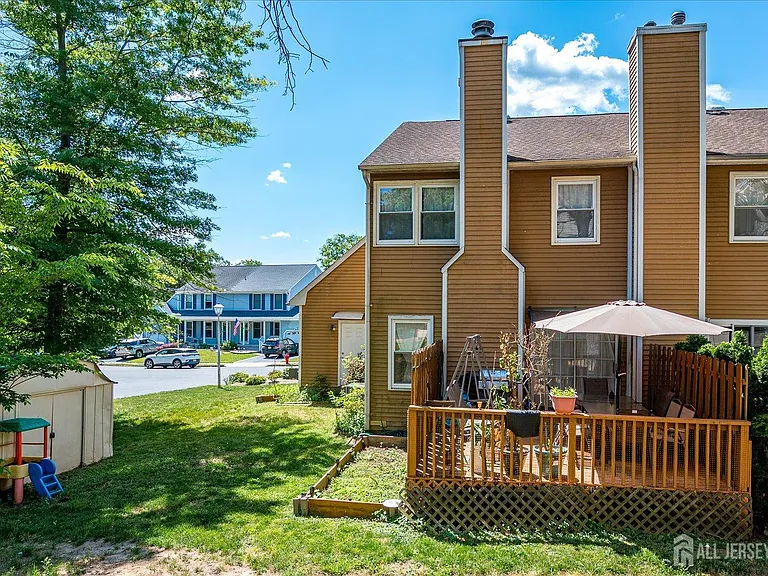 7 Buttonwood Dr — Photo 33