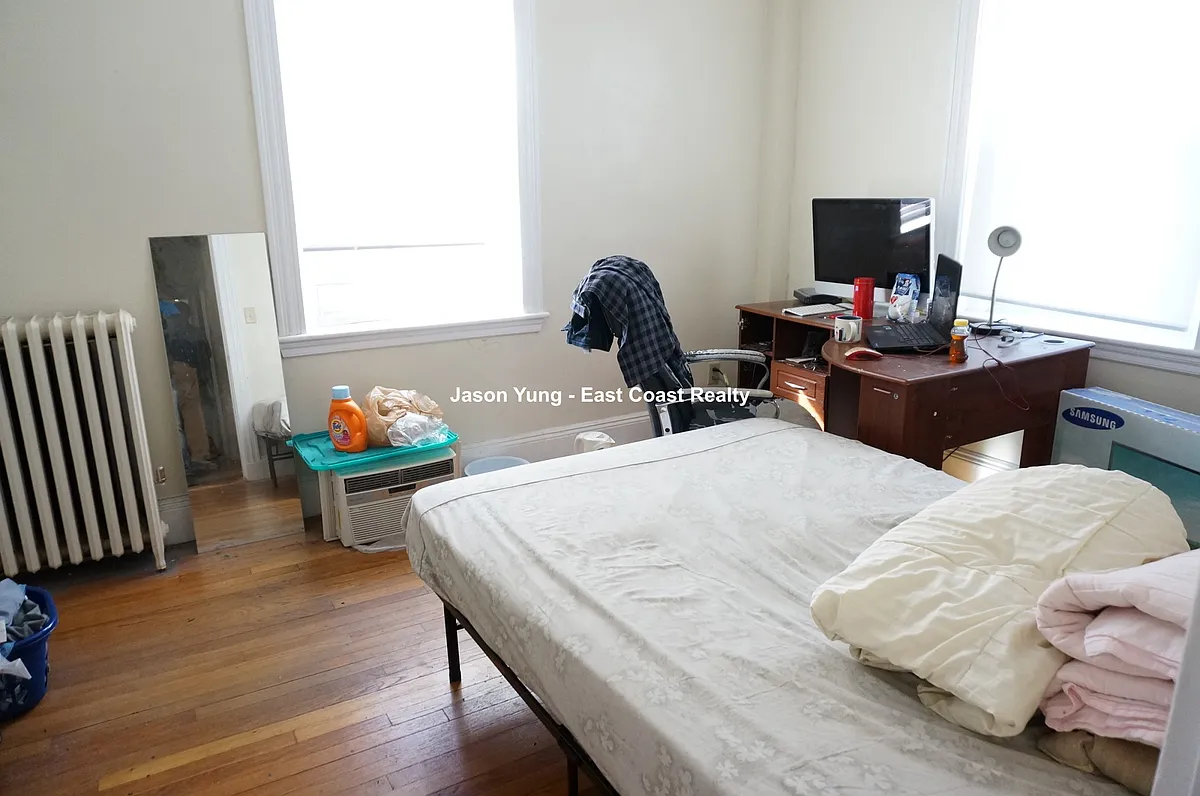 Building Photo - 55 Linden St #10