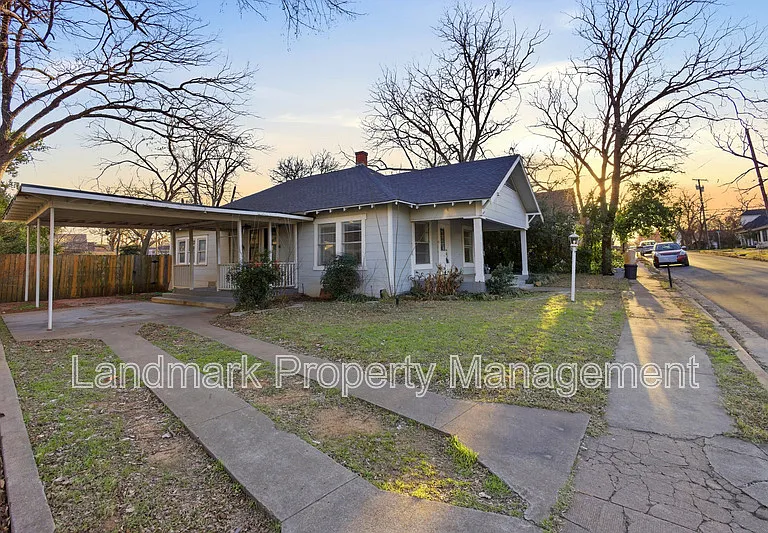 405 College St — Photo 3