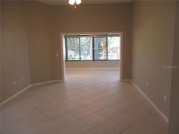 4th image of 215 Southampton Dr