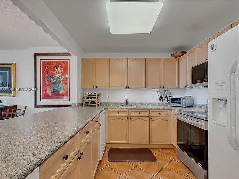 2301 Collins Ave #533 — Photo 12