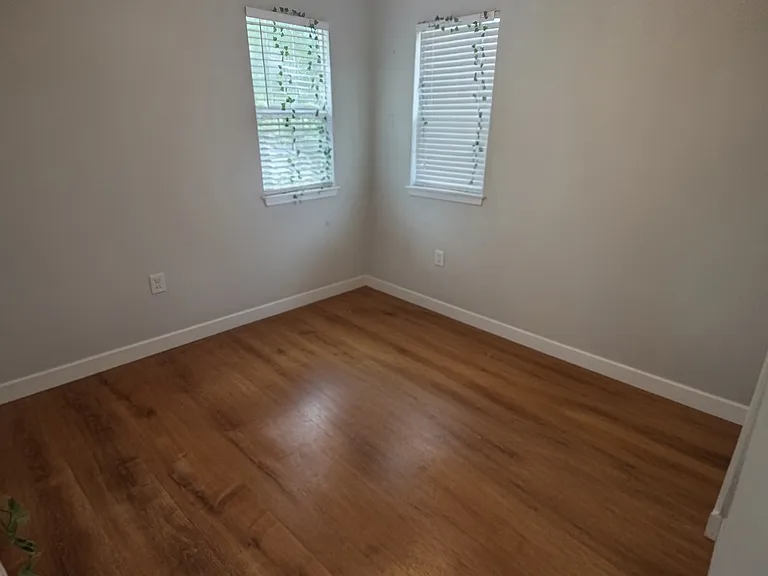 318 Brickle Ave — Photo 4